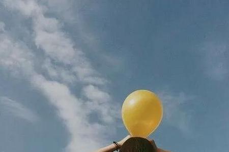 女人拍天空是什么意思