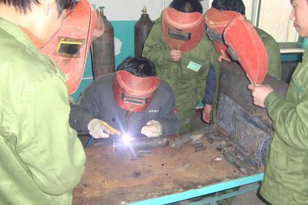 电焊怎么判断铁水焊上了没