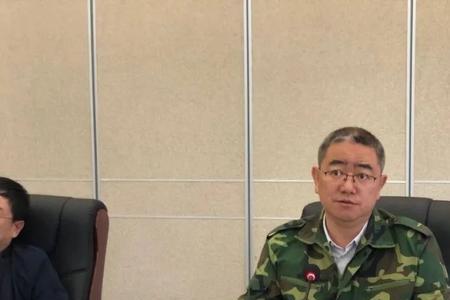 领导一个月没露面什么情况