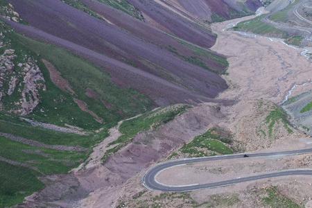 独库公路影响安全畅通的原因
