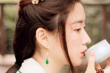 谁人不慕倾城色下联