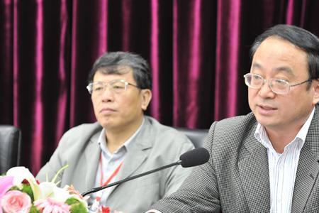 清华大学教授最低多少岁