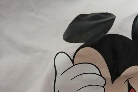 没有酒精怎么去除衣服logo胶印