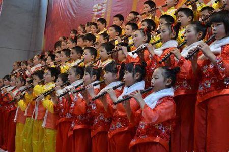 春节序曲演奏是用什么乐器吹的