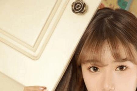 女生帮男生拔白头发暧昧吗