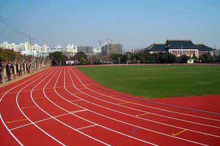 400米跑道哪条好
