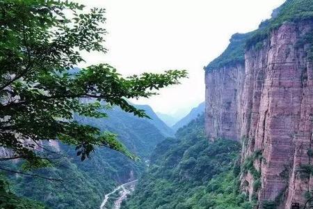 铜墙铁壁可以形容人吗