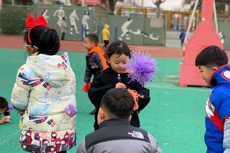 小孩子踢毽子四种基本技巧