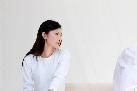 婚前婆婆哭穷怎么办