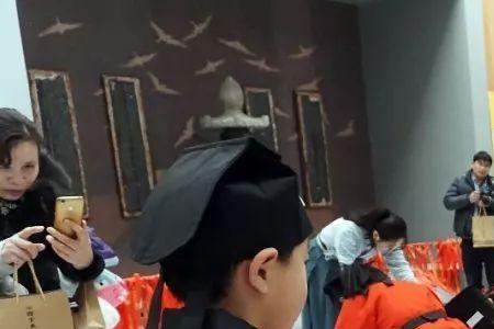 古代鞠躬礼的正确手势图片