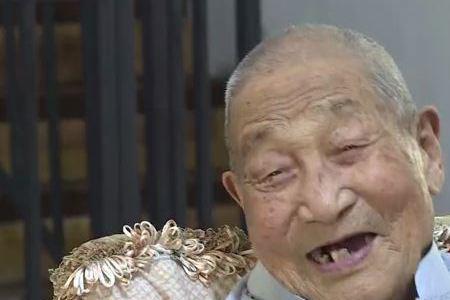 孙子可以帮爷爷穿寿衣吗