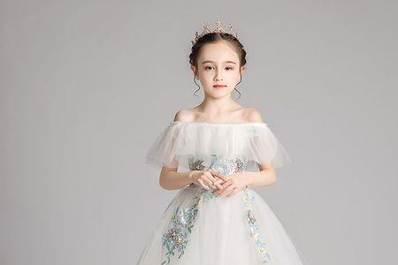 十岁女孩钢琴比赛扎什么头发