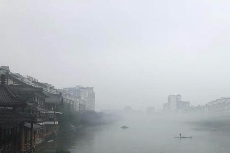 漫步在蒙蒙细雨中也是一种惬意