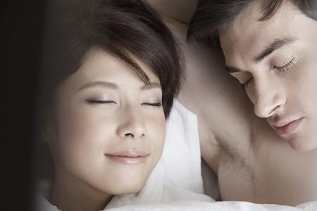 为什么喜欢抱着老婆睡