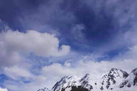 天山上的雪莲花歌曲原唱