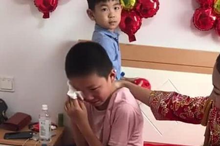 女朋友说想见弟弟了是什么意思