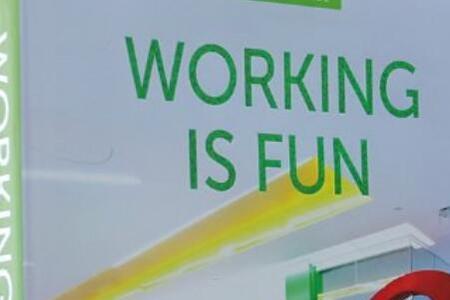 is working 同义词