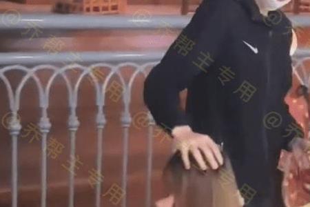 为什么一个女生要跪下呢