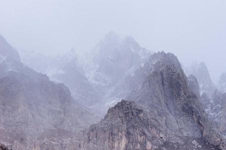 高山化雪怎么对下联