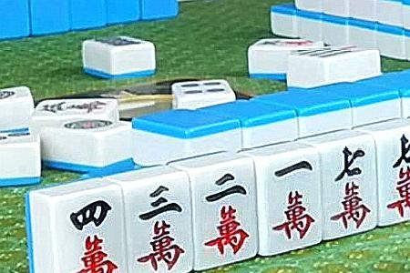 麻将杠了以后还要出牌吗