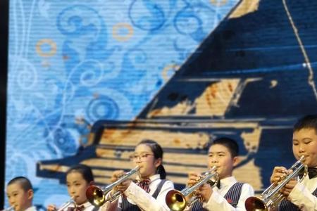 歌声应景什么意思