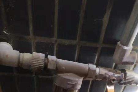 厨房进水阀断了怎么拆下来