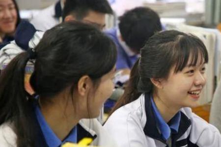 怎么才可以追到初中同学