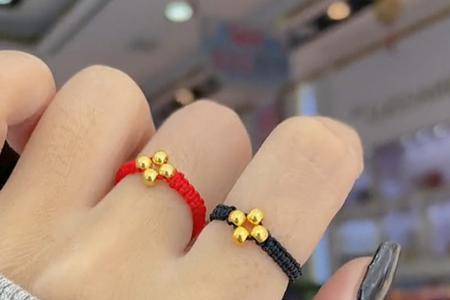 脚上戴小金珠什么意思