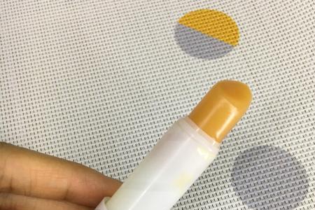 雅顿的唇膏盖子很松是正品吗