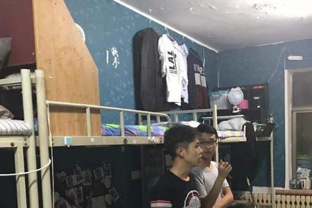 同宿舍的男生喜欢我怎么办