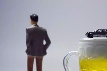 啤酒和白酒哪个消耗的更快