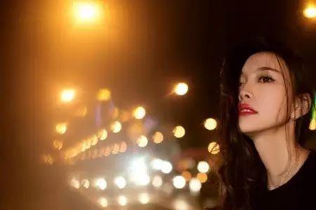 中年女人孤独悲伤歌曲