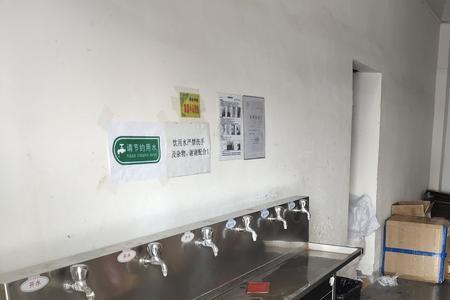 茶水间在厕所门口合适吗