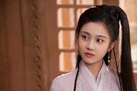 暮白首和与君初相识哪个好看
