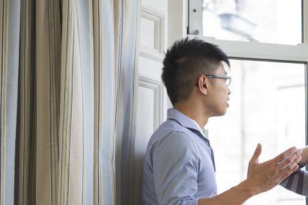 老婆与老爸吵架我该怎么办