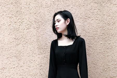 黑色灯笼裙怎么搭配上衣