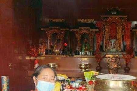 如何给寺院师傅拜年