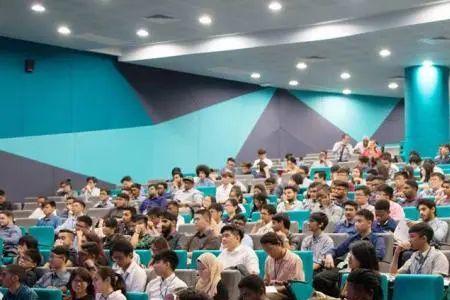 985大学是全英授课吗
