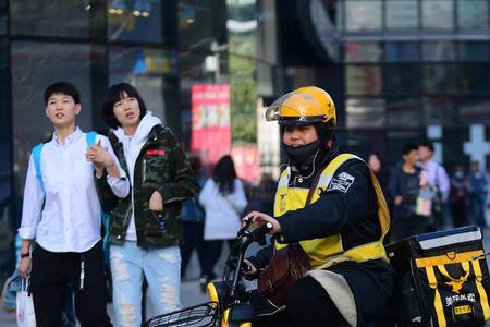 外卖员属于城市服务人员吗
