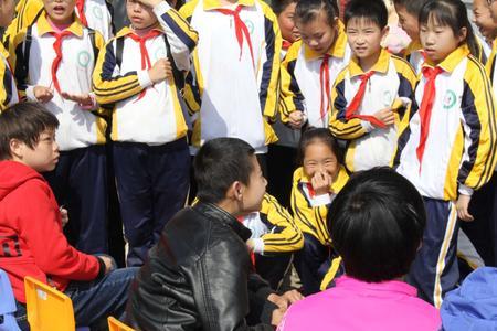 校园里的欢声笑语指的什么意思