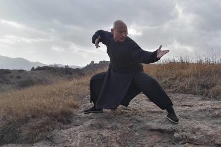 戎马半生.一介武夫这是什么意思