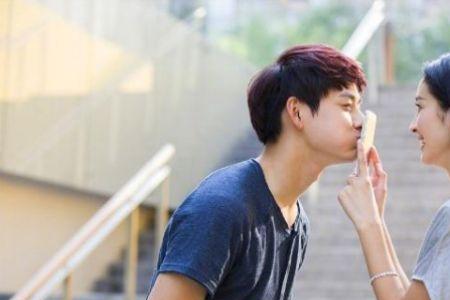 男人和女人恋爱时，为什么要亲吻