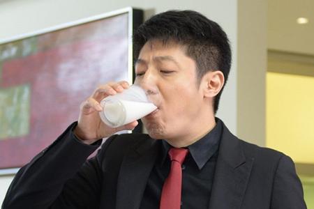 撒贝宁代言的手机