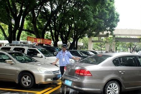 遍地阳光电视剧小保安倒车哪集