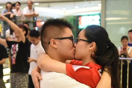 龙卷风式kiss是啥