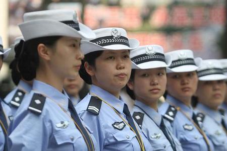 交通故事多少集女人打交警