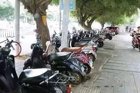 电车有电一走就变红灯不走了