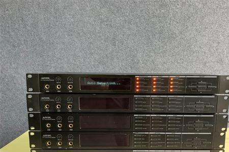 爱威k990效果器是中文显示界面吗