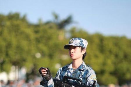 形容空军女兵风采的句子