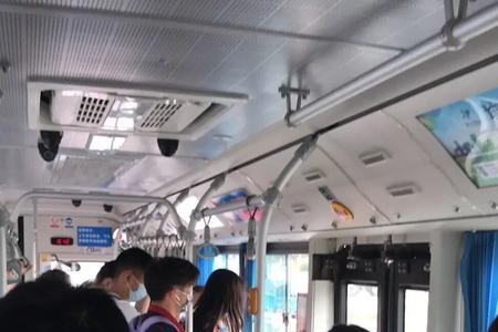 公交车上站的人抓的东西叫什么